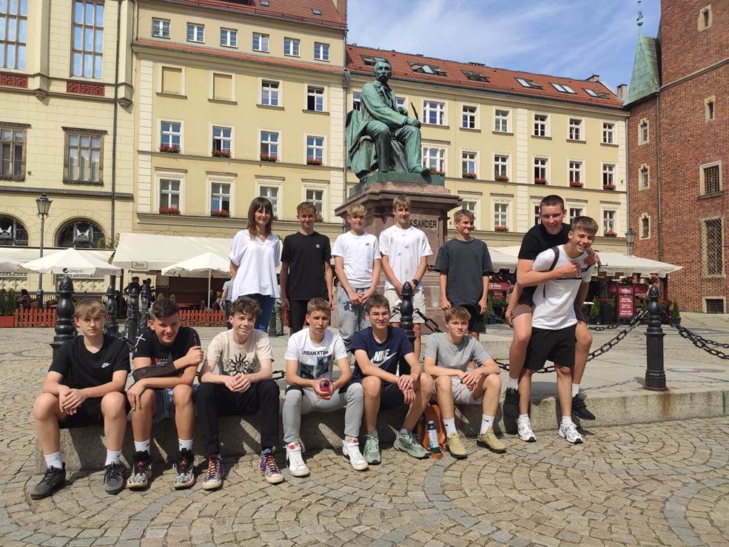 Obrazek posiada pusty atrybut alt; plik o nazwie 347252380_107880525660725_6136555312609648553_n_Easy-Resize.com_-1024x768.jpg